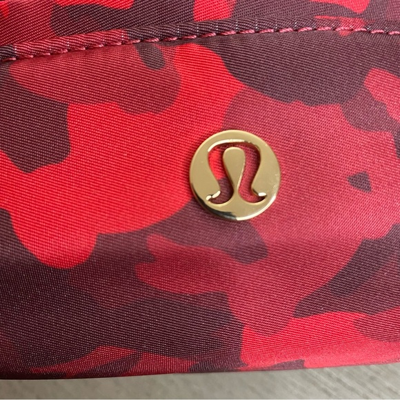 SOLD! Lululemon Athletica New Year Feeling Ready Mini Zip Pouch Red Camouflage - Picture 6 of 16